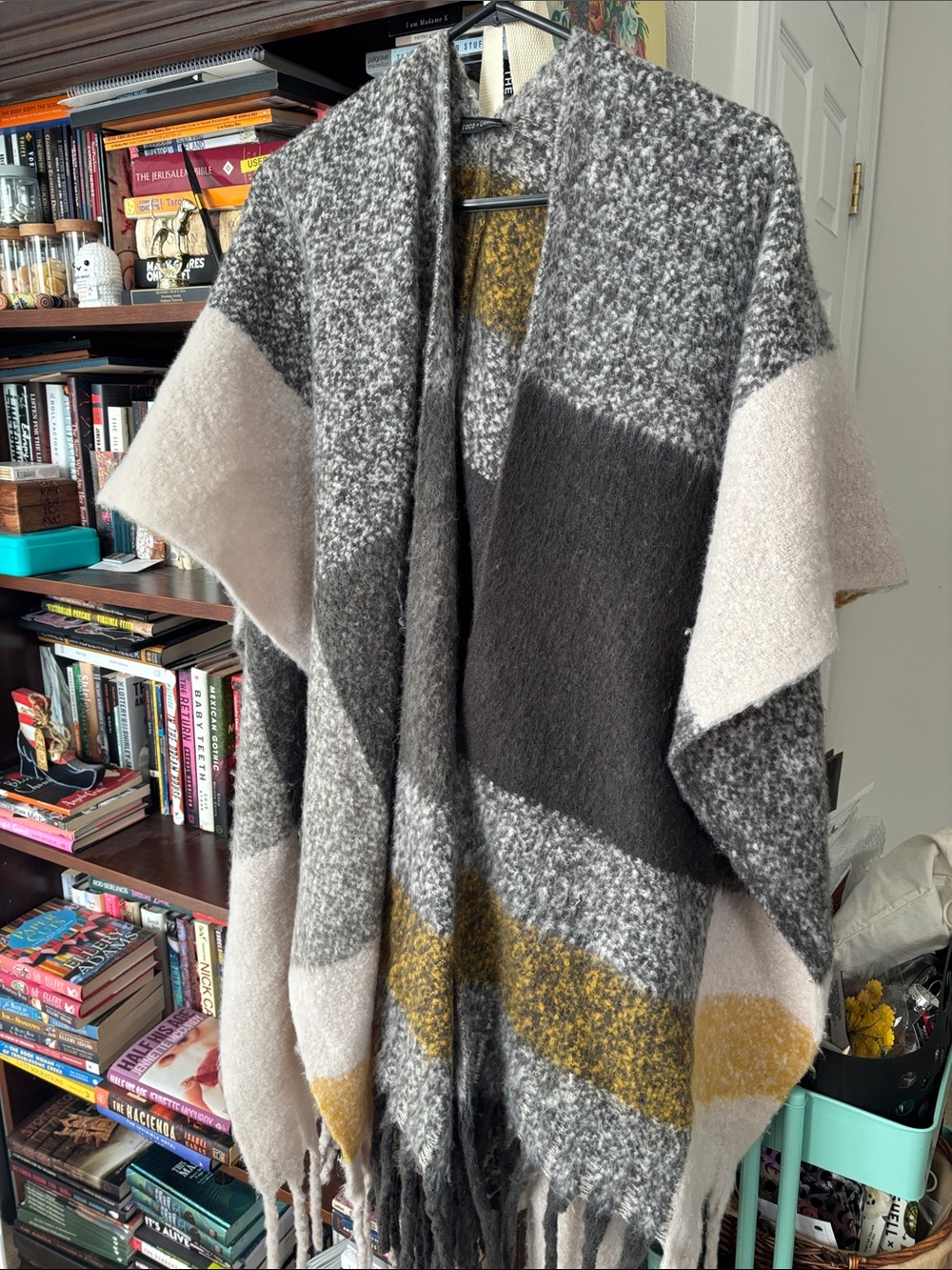 Coco + Carmen Gray Black Cream & Gold Colorblock Fringe Wrap Cape